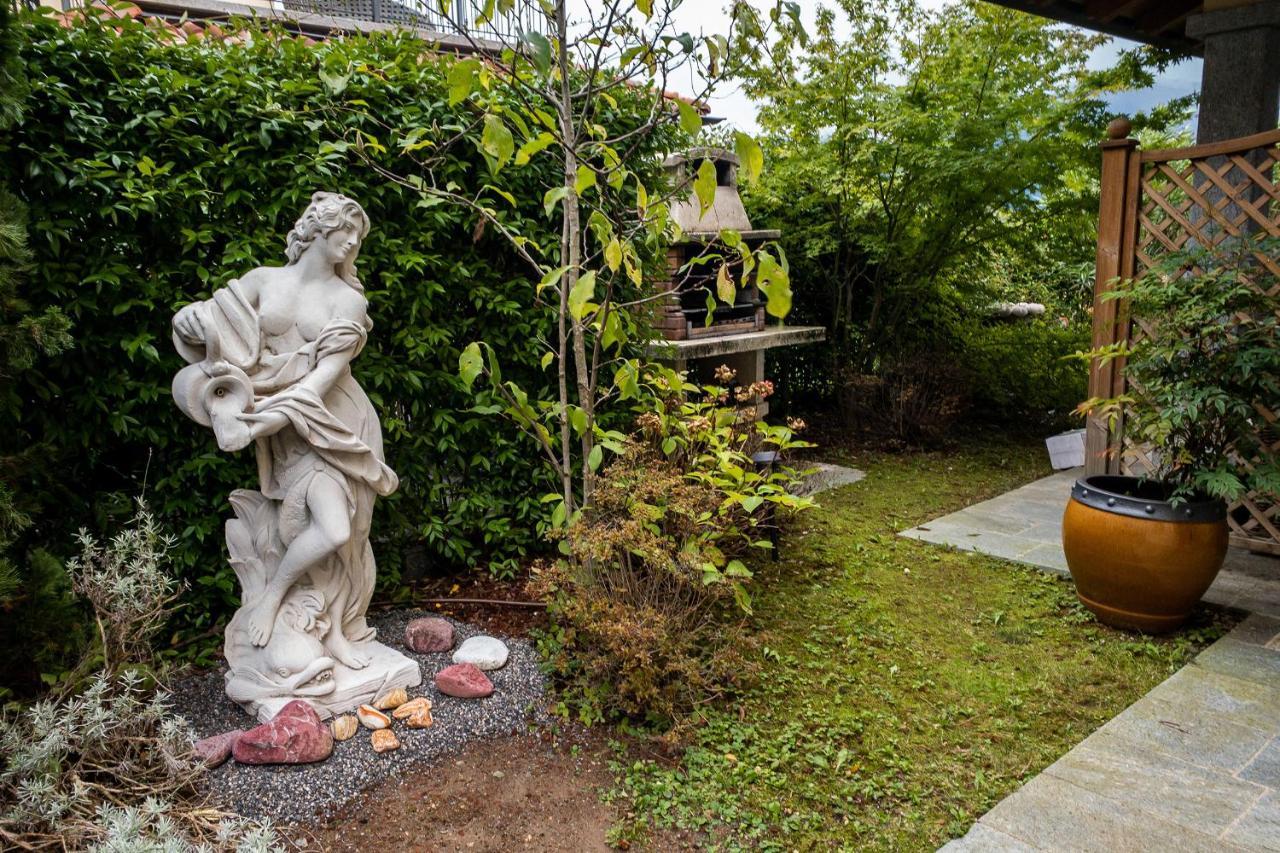 Le Petit Palais Villa Plesio Buitenkant foto